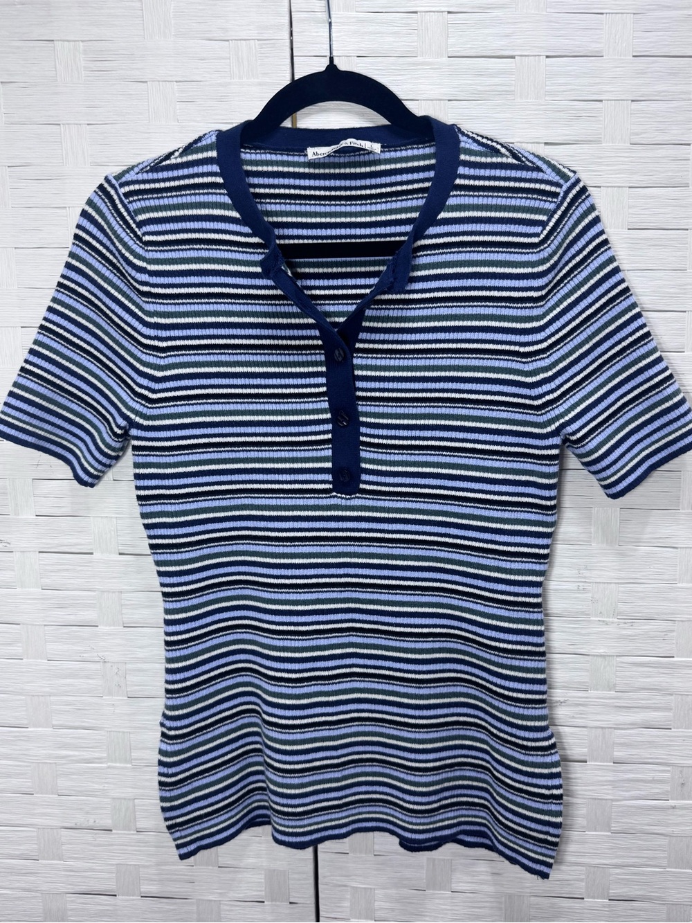 Abercrombie & Fitch Women Ribbed Knit Henley Short Sleeve Sweater Top Size Large - Picture 2 of 9